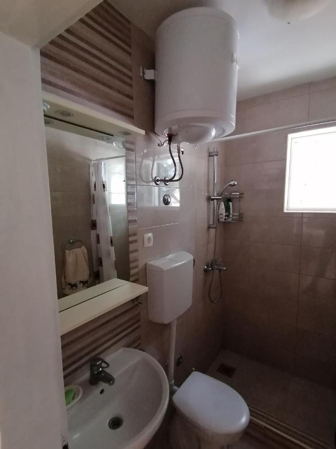Apartment Borovi With Terrace And Parking פודאצה מראה חיצוני תמונה
